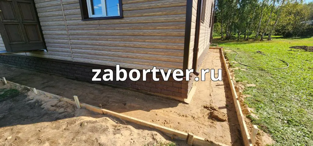 Качественное устройство отмостки из бетона для дачного дома в Твери и области